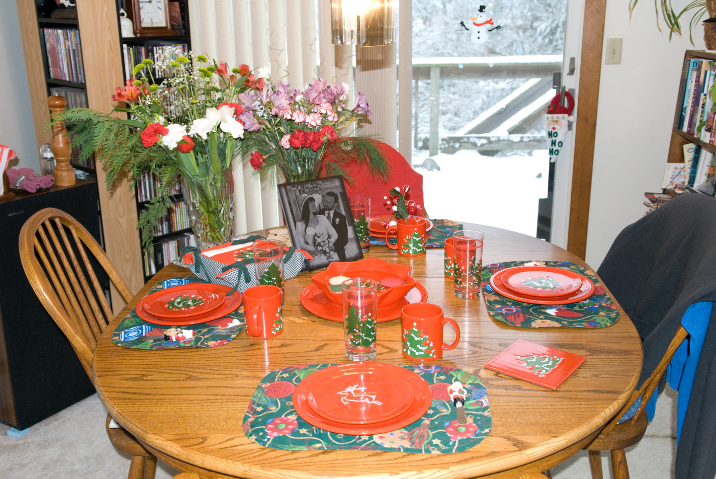 Table with Christmas place settings