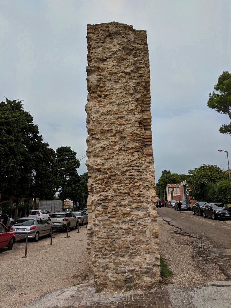 Roman wall edge