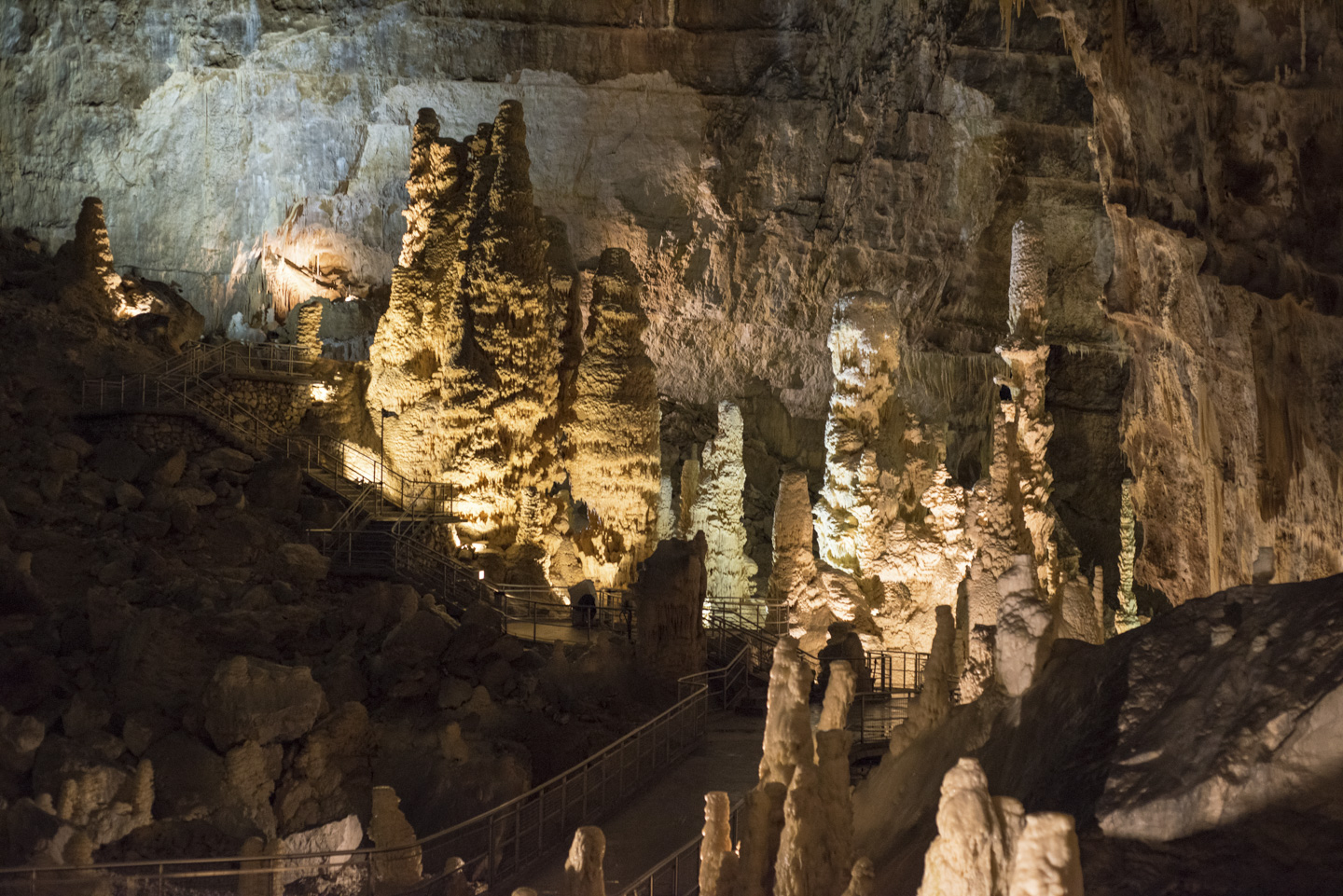Walkway paths in Frasassi