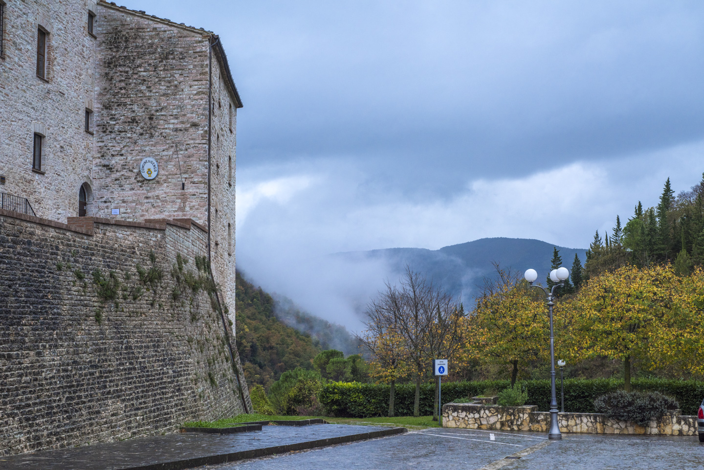Genga parking area view of mountains