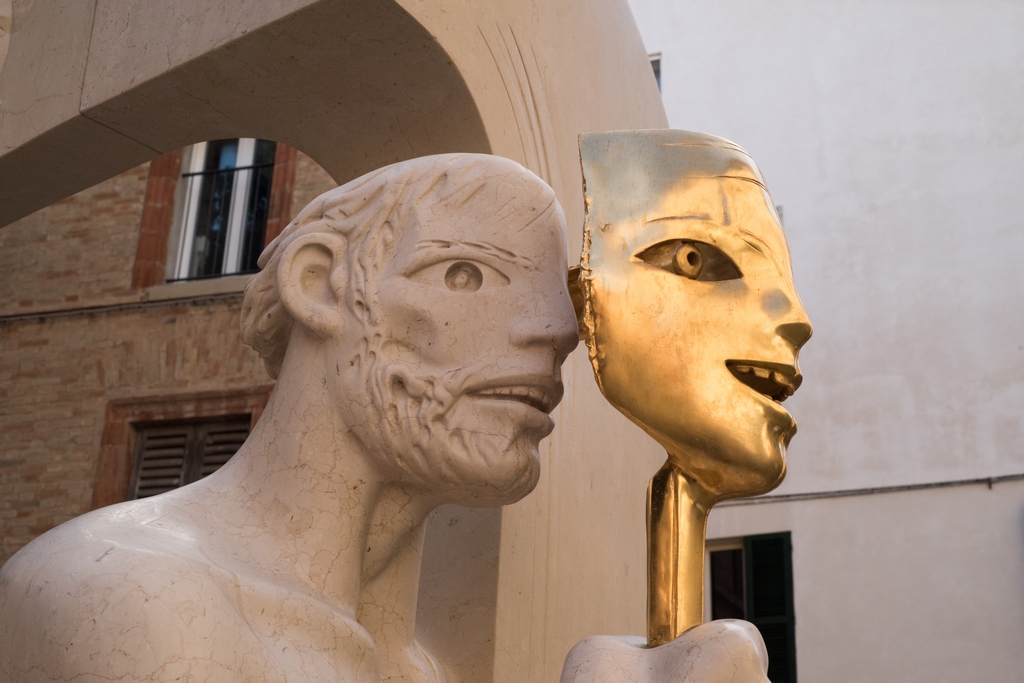 Statue of a performer in Pesaro