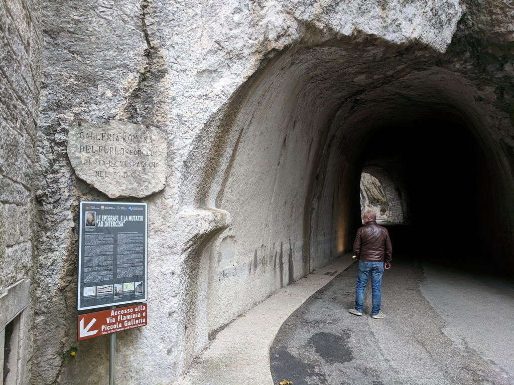 Galleria Romana Del Furlo