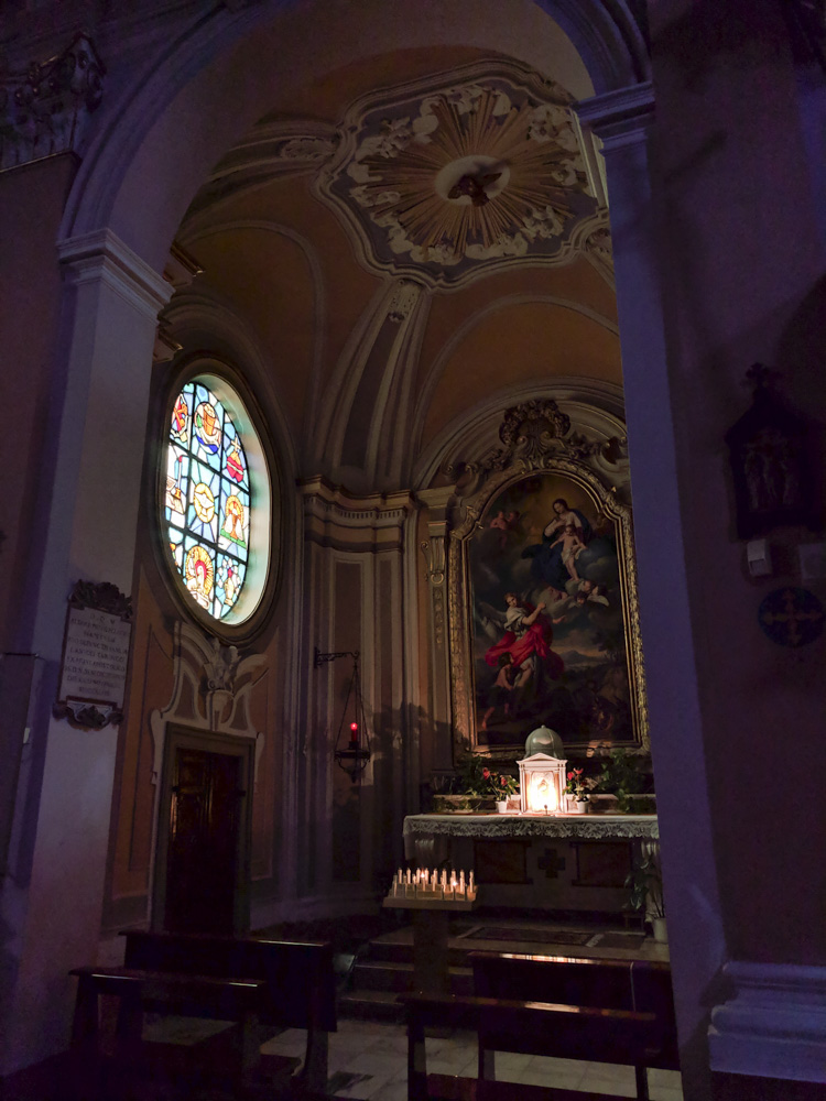 Side chapel in the church in Mondavio
