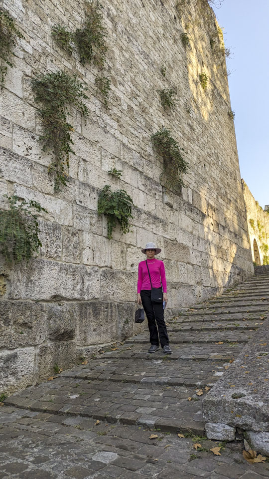 Anne descending the ramp to the washhouse in Ascoli Piceno