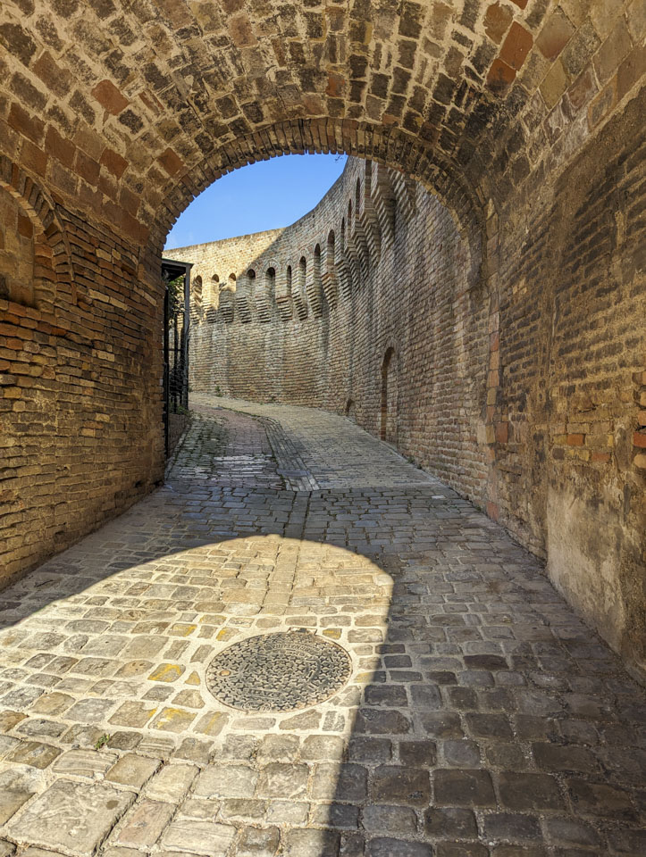 A covered section near the wall of Corinaldo, followed by an open section