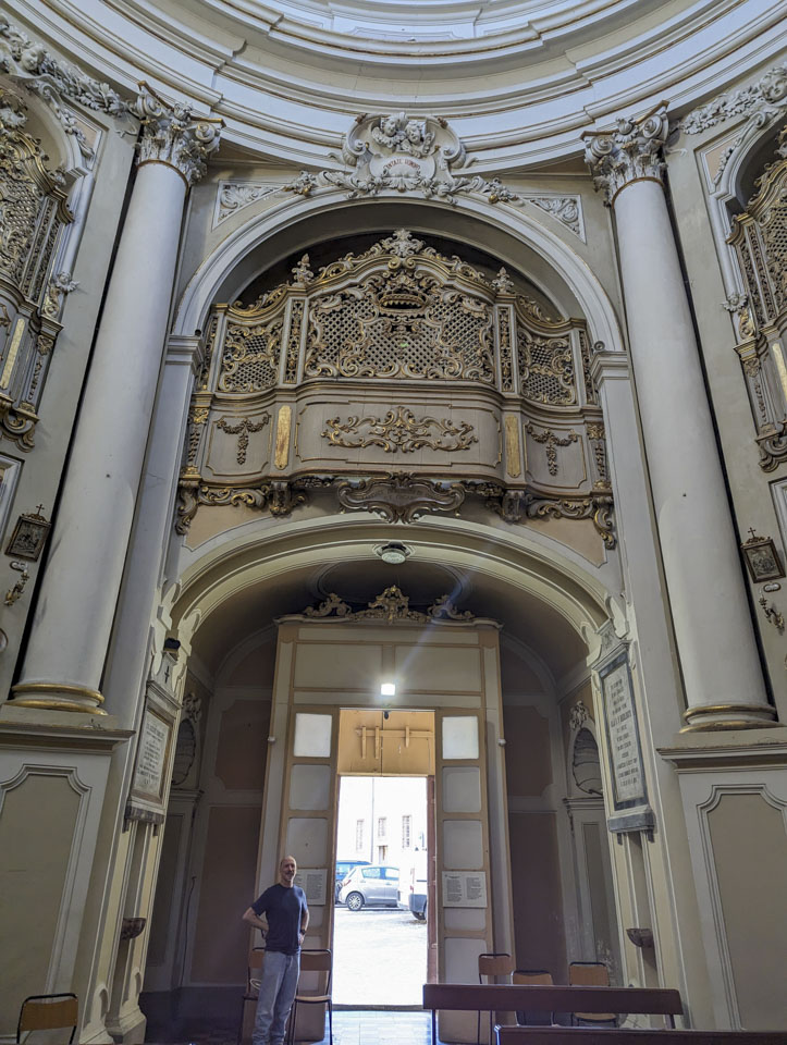 Paul in front of the entrance out of the Madonna Addolorata church