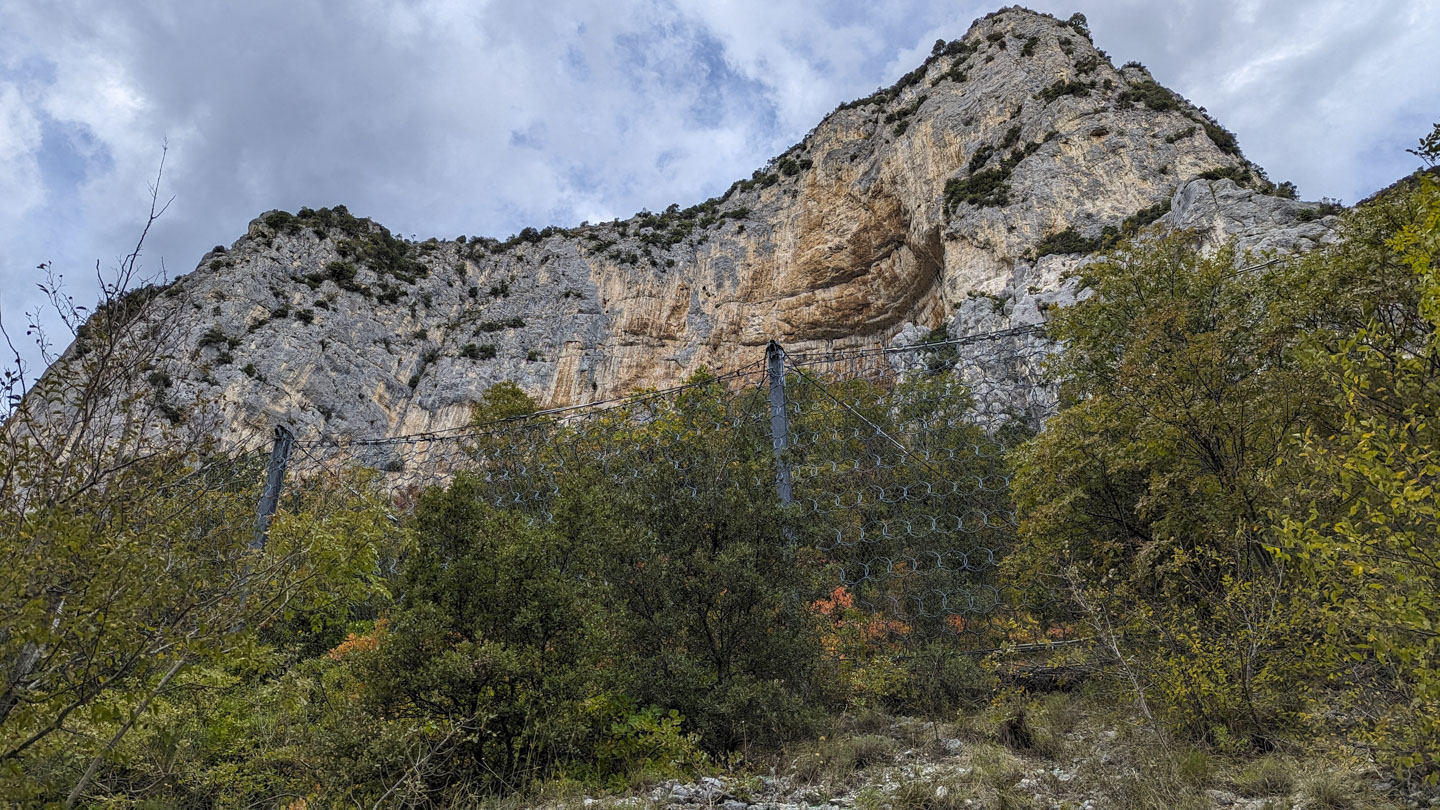 Strong fencing between people and possible falling rocks