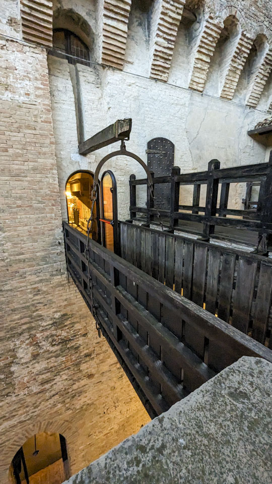 A side view of the bridge where the support beam can be seen