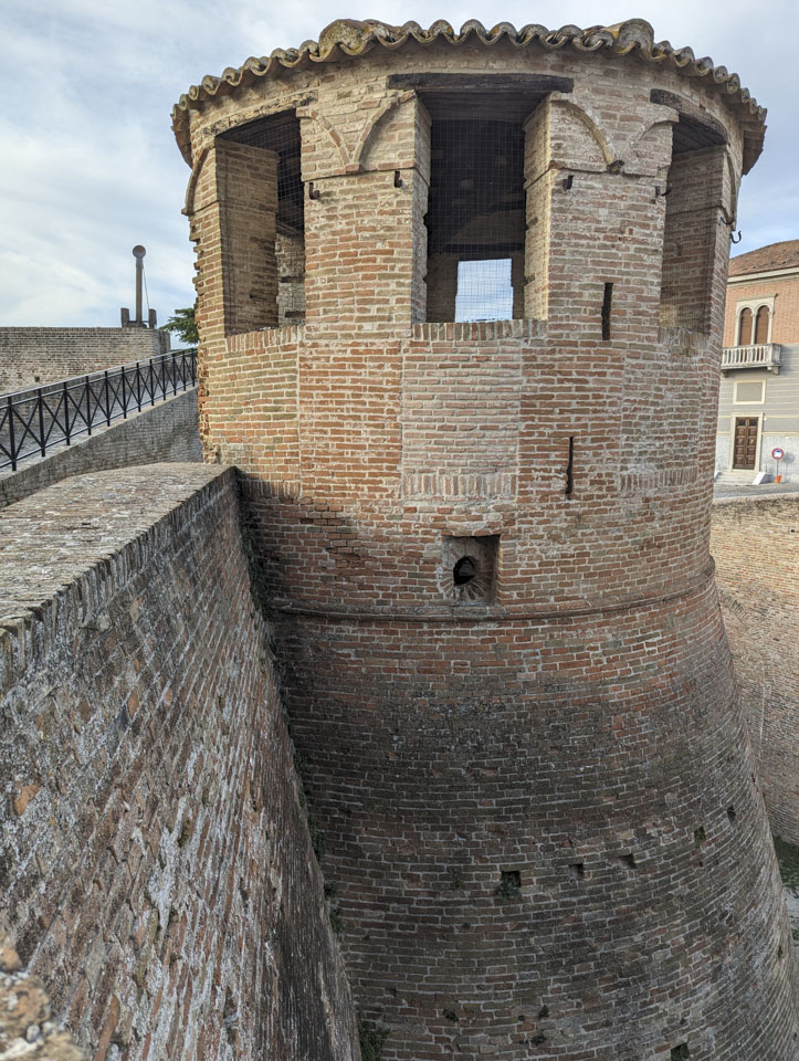 Round sentry building