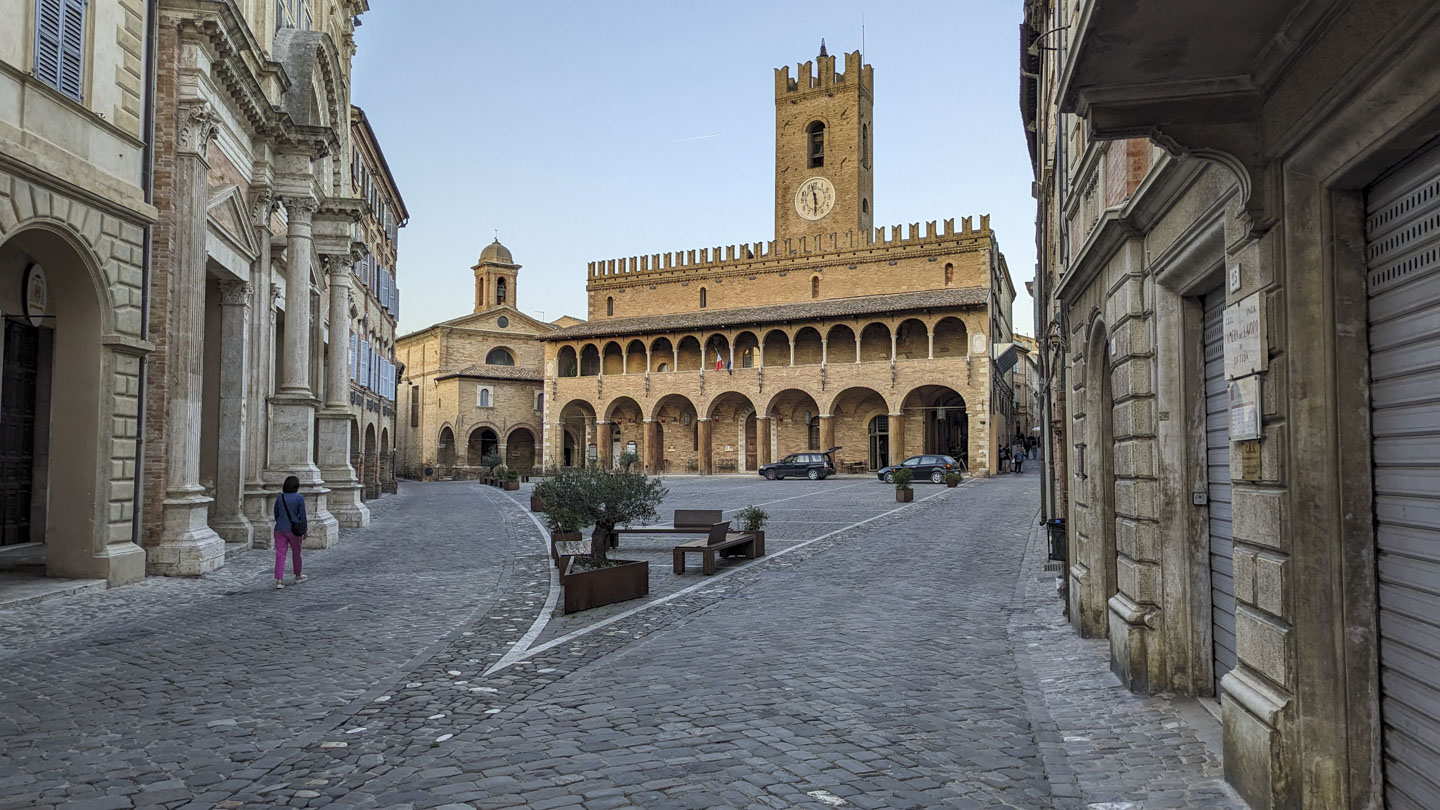 Piazza del Popolo in Offida