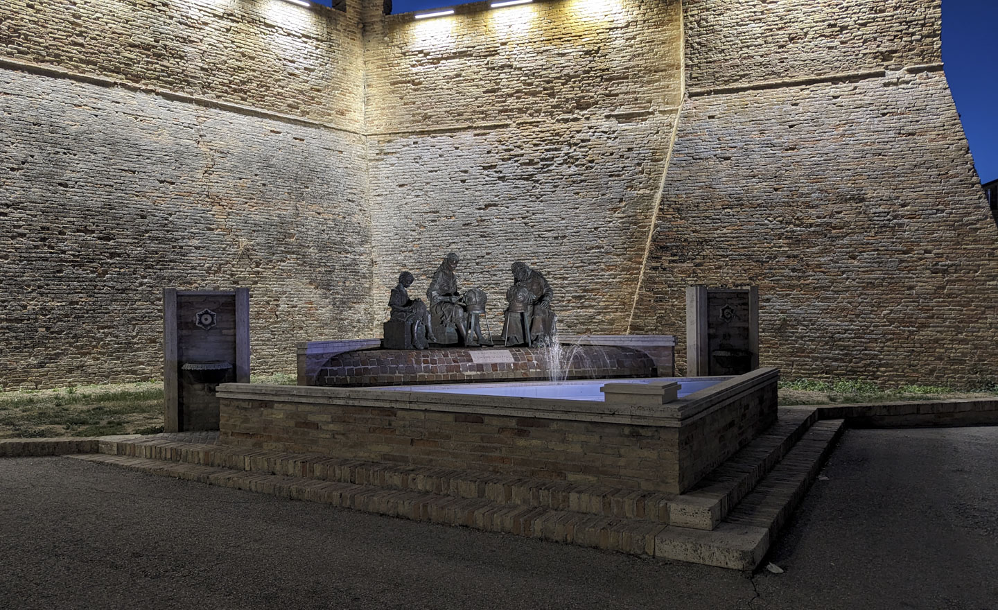 Night view of the lace maker monument