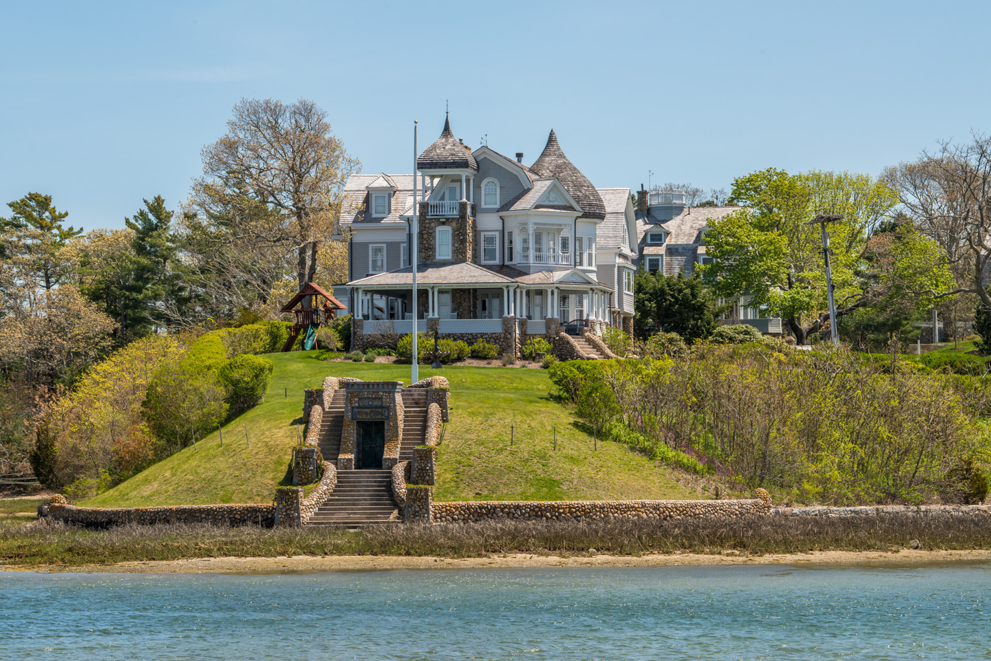 Large house on the bay in Cataumet